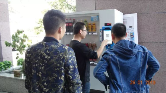 無人售貨機(jī)的優(yōu)勢(shì)和劣勢(shì)(圖1) 無人售貨機(jī)的優(yōu)勢(shì)和劣勢(shì)(圖1)